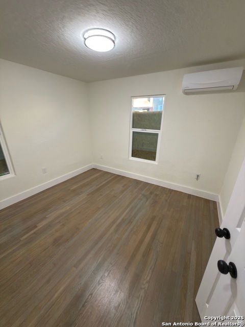 Listing photo id 5 for 117 Riverdale