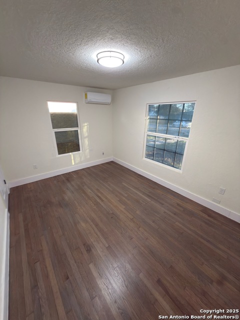 Listing photo id 6 for 117 Riverdale