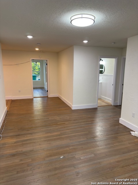 Listing photo id 7 for 117 Riverdale