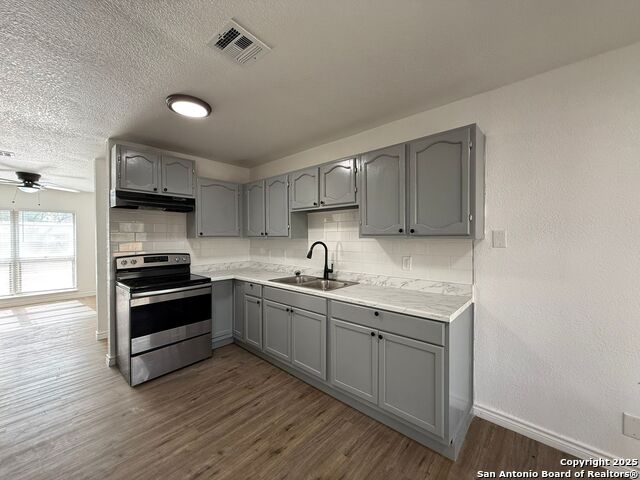 Listing photo id 9 for 1078 Frost Fire