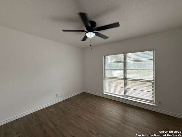 Listing photo id 11 for 1078 Frost Fire