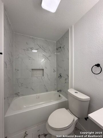 Listing photo id 13 for 1078 Frost Fire