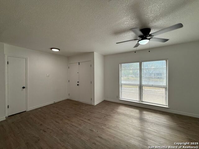 Listing photo id 3 for 1078 Frost Fire