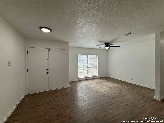 Listing photo id 4 for 1078 Frost Fire