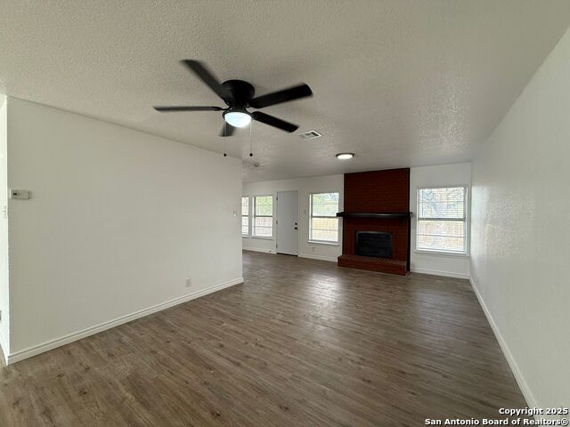 Listing photo id 5 for 1078 Frost Fire