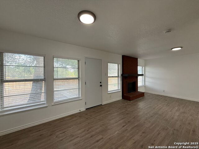 Listing photo id 6 for 1078 Frost Fire