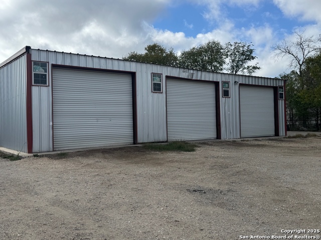 Listing photo id 2 for 6934 Fm 1346