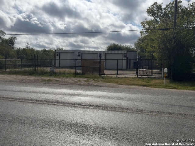 Listing photo id 5 for 6934 Fm 1346