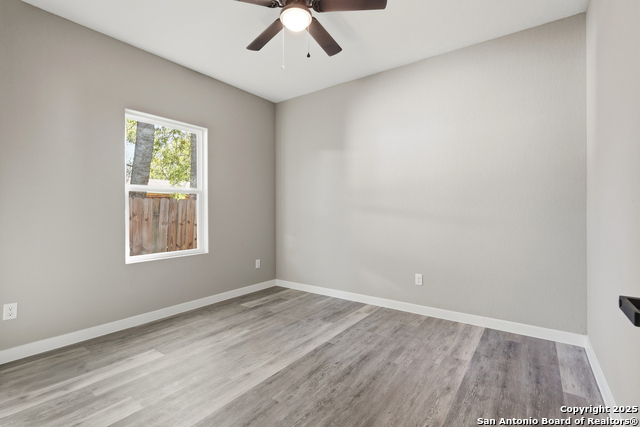 Image 15 of 22 For 930 Gladstone