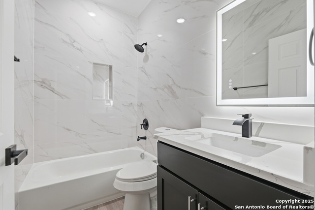 Image 16 of 22 For 930 Gladstone