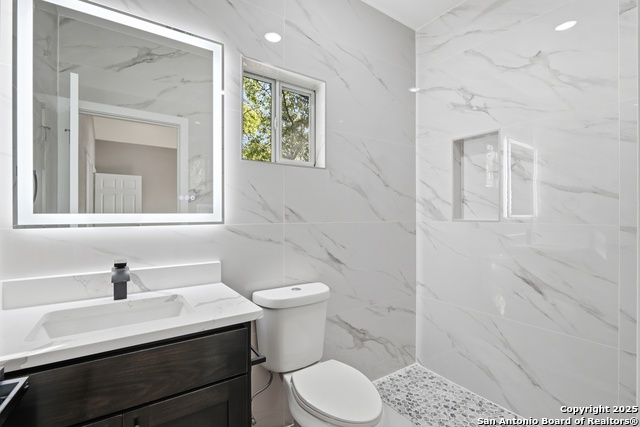 Image 20 of 22 For 930 Gladstone