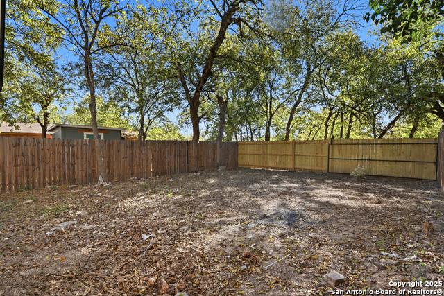 Image 21 of 22 For 930 Gladstone