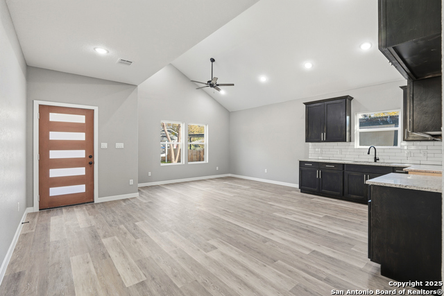 Image 7 of 22 For 930 Gladstone