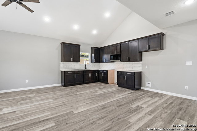 Image 8 of 22 For 930 Gladstone