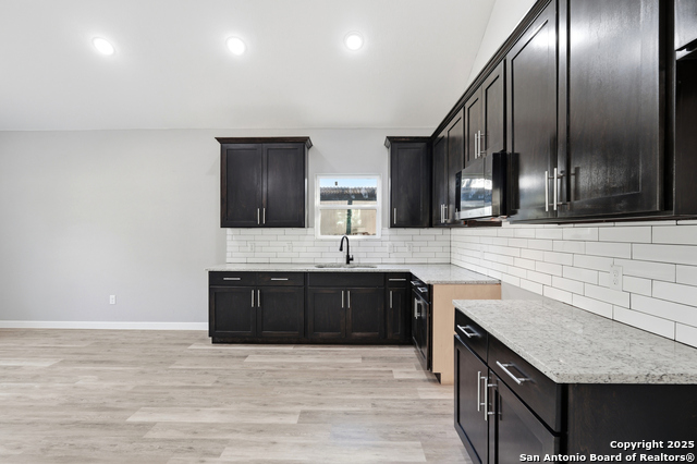 Image 9 of 22 For 930 Gladstone