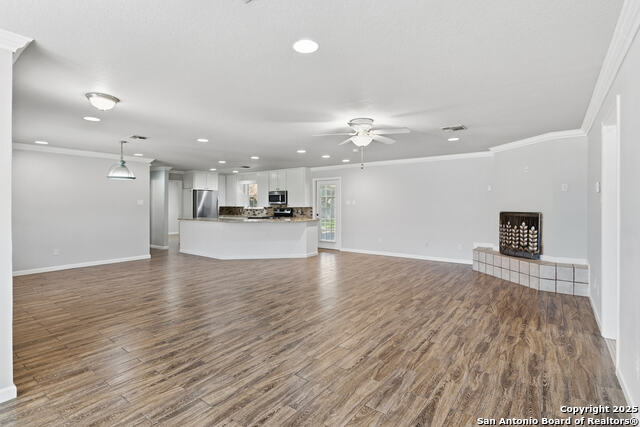 Image 12 of 43 For 163 Lakeside Dr.