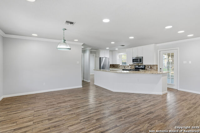 Image 13 of 43 For 163 Lakeside Dr.