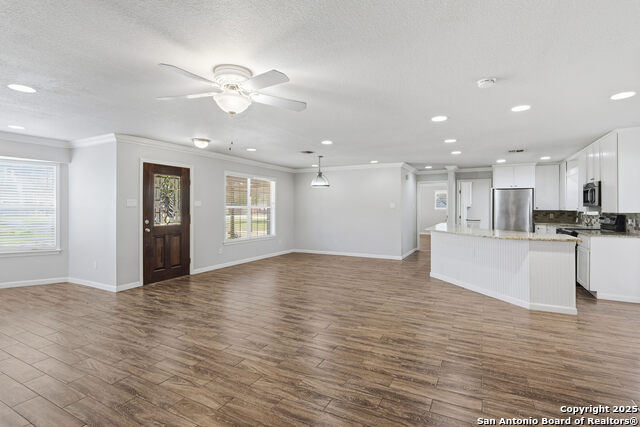 Image 9 of 43 For 163 Lakeside Dr.