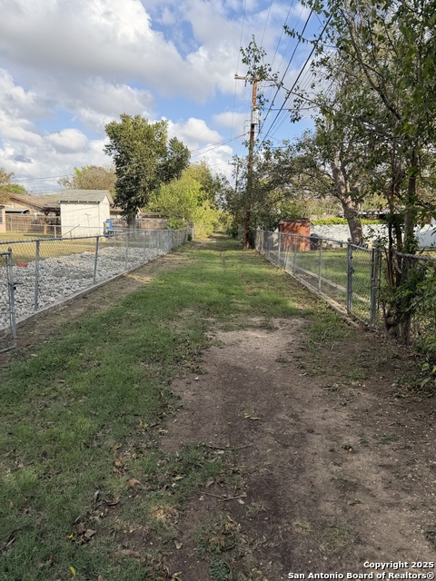 Image 23 of 24 For 5006 Creekmoor