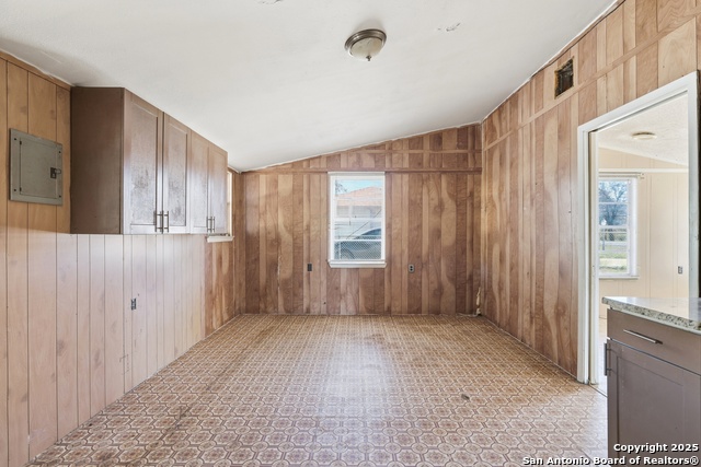 Image 8 of 16 For 316 Colonial Pkwy W