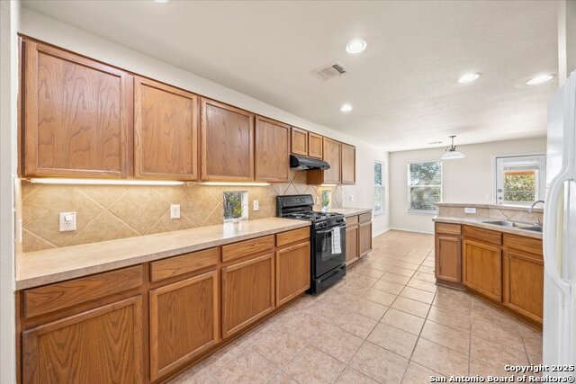 Image 4 of 25 For 15802 Delaware