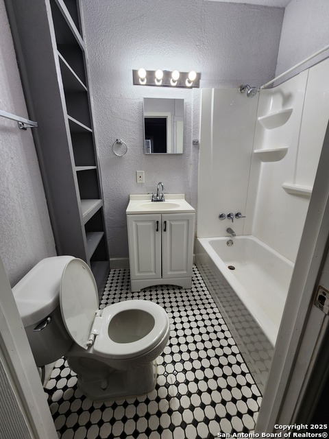 Image 14 of 14 For 930 Grayson E 4