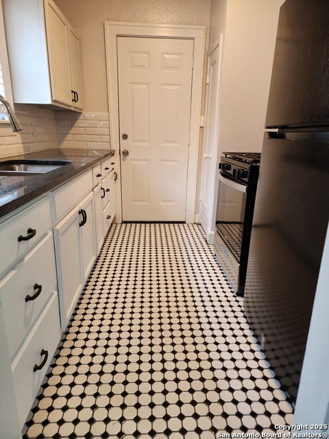 Image 6 of 14 For 930 Grayson E 4