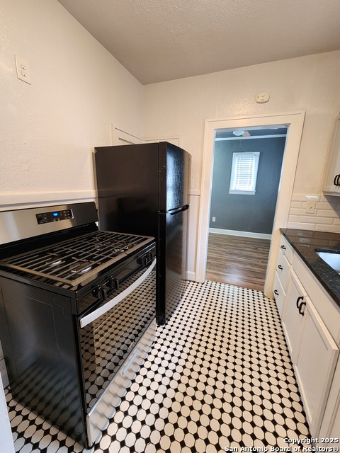 Image 7 of 14 For 930 Grayson E 4