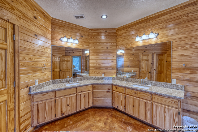 Image 22 of 41 For 241 Mountain Laurel