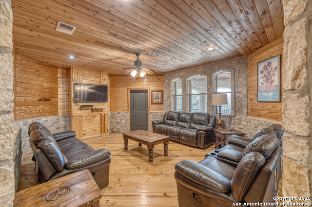 Image 32 of 41 For 241 Mountain Laurel