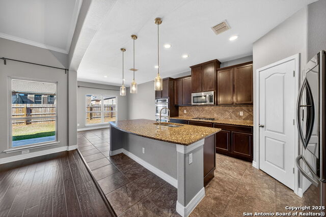 Image 21 of 47 For 8955 Highland Dawn