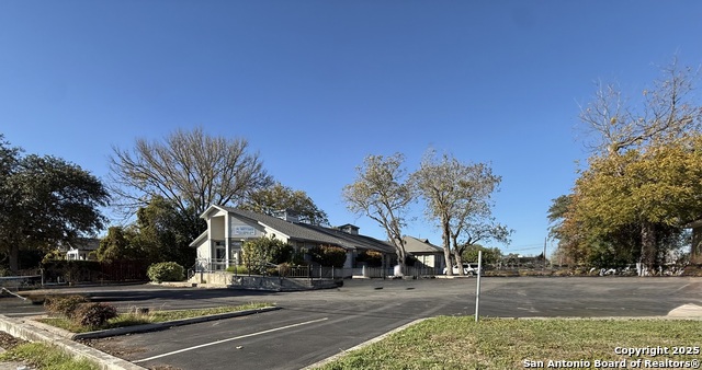 Details for 515 Court E, Seguin, TX 78155