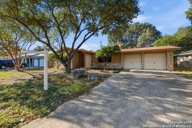 Image 2 of 20 For 9719 La Rue  