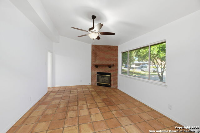 Image 4 of 20 For 9719 La Rue  