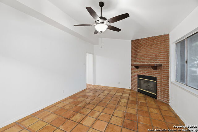 Image 5 of 20 For 9719 La Rue  