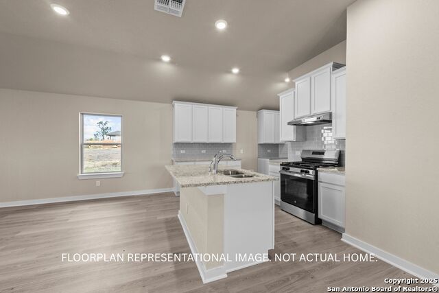 Listing photo id 10 for 6244 Persimmon Lake