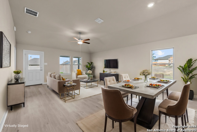 Listing photo id 4 for 6244 Persimmon Lake