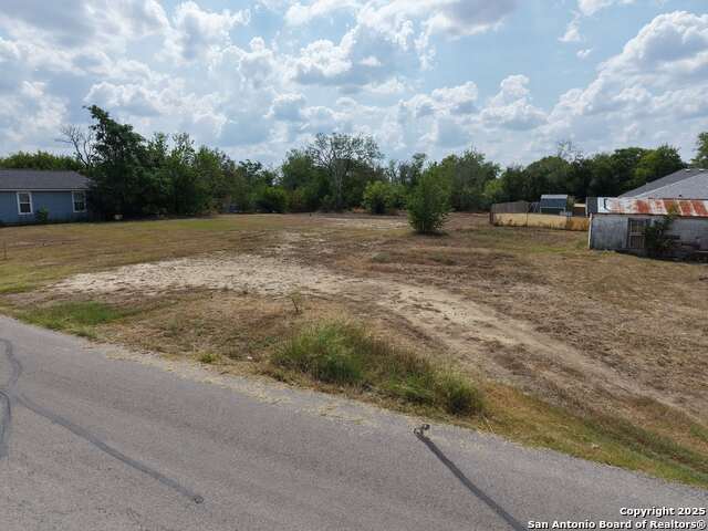 Image 9 of 11 For 307 Nagel Street