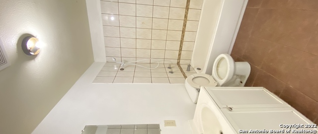 Listing photo id 8 for 428 Burnett Ave  B