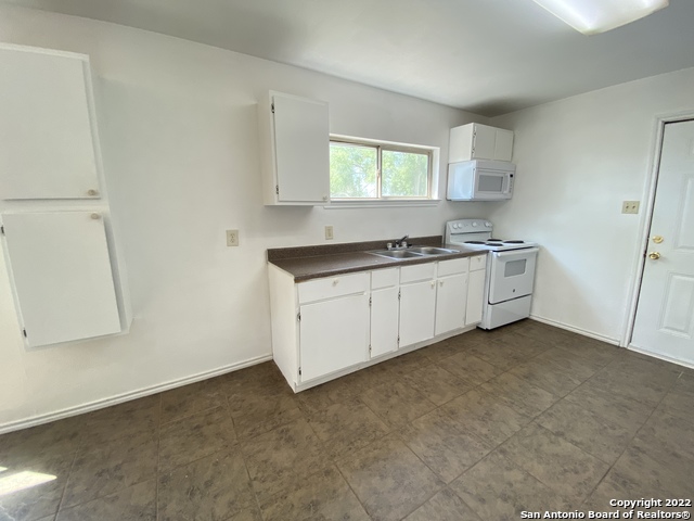 Listing photo id 1 for 428 Burnett Ave  B