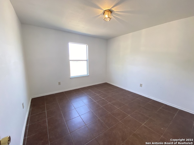 Listing photo id 4 for 428 Burnett Ave  B