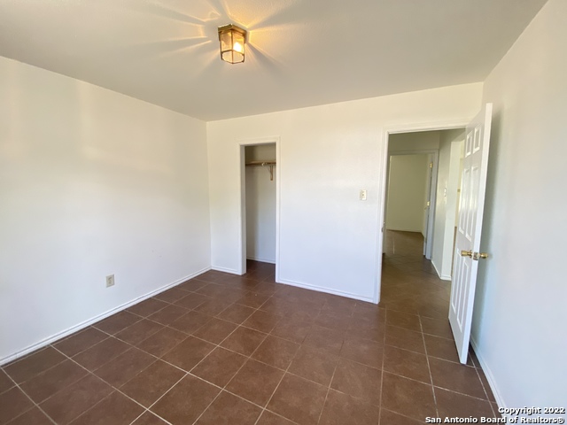 Listing photo id 5 for 428 Burnett Ave  B