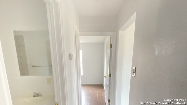 Listing photo id 8 for 428 Burnet Ave  A