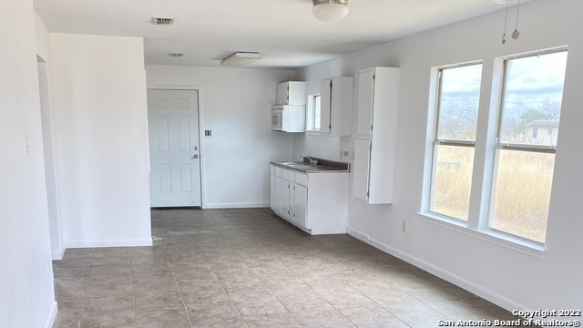 Listing photo id 0 for 428 Burnet Ave  A