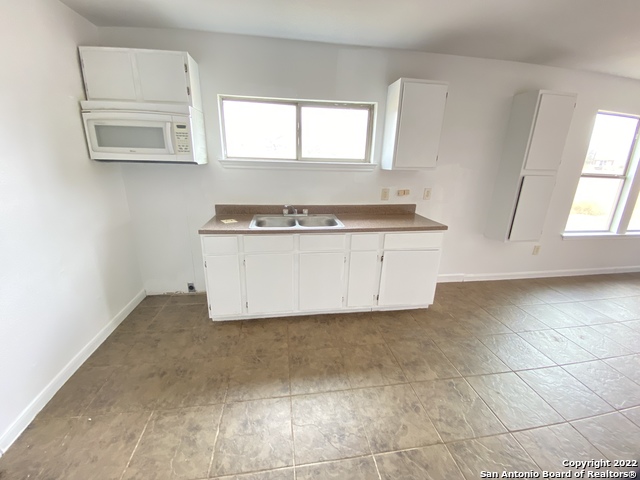 Listing photo id 3 for 428 Burnet Ave  A