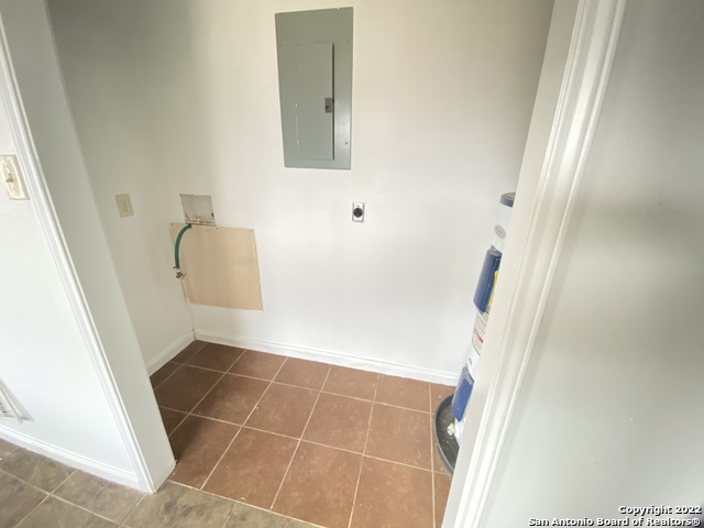 Listing photo id 4 for 428 Burnet Ave  A