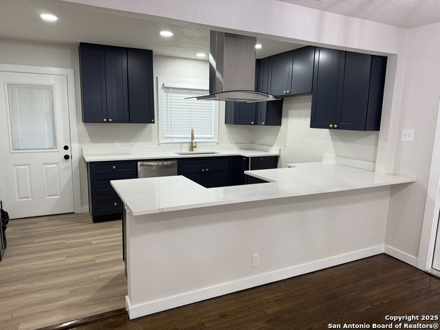 Image 11 of 28 For 706 Burwood  