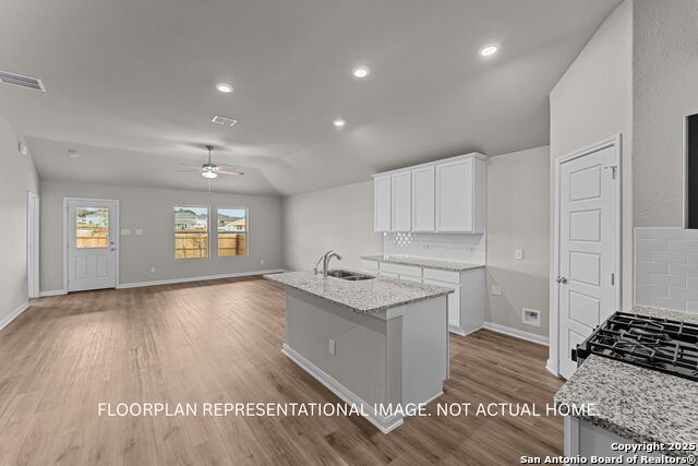 Listing photo id 9 for 6231 Persimmon Lake