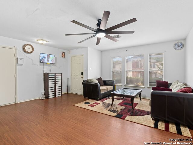 Image 5 of 28 For 2 Fannin Post