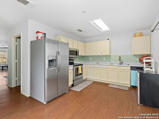 Image 8 of 28 For 2 Fannin Post